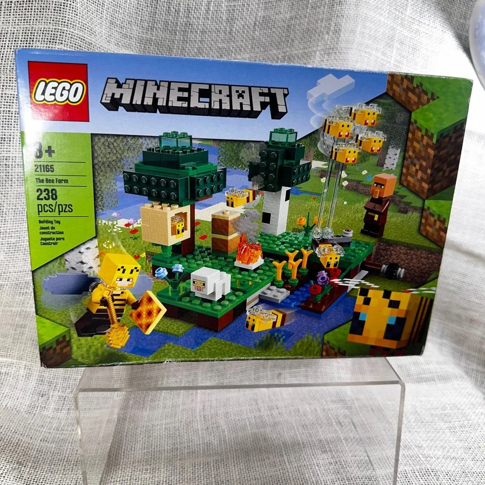 Lego minecraft bee